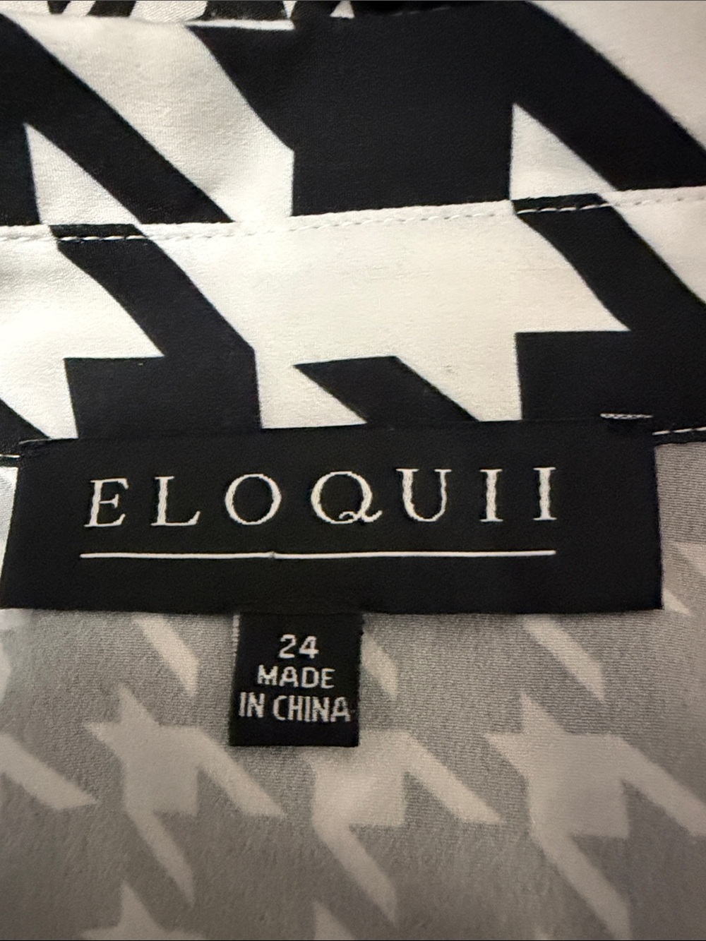Eloquii Black and White Houndstooth Button-Down Puff Sleeve Blouse Size 24 - Picture 13 of 16